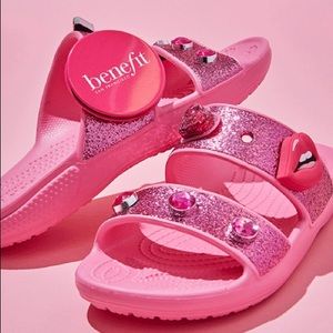 Crocs x Benefit Classic Sandal Pink M6 / W8